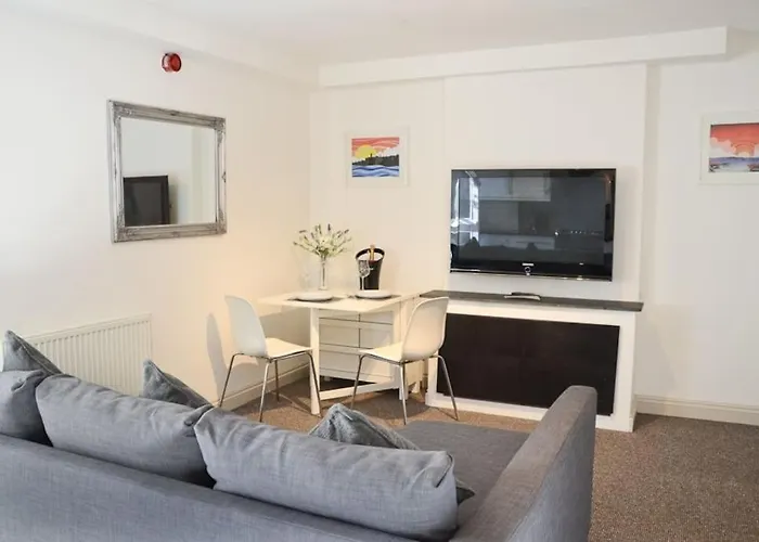 Modern 1 Bedroom Apartment Close To Penzance Town Centre.