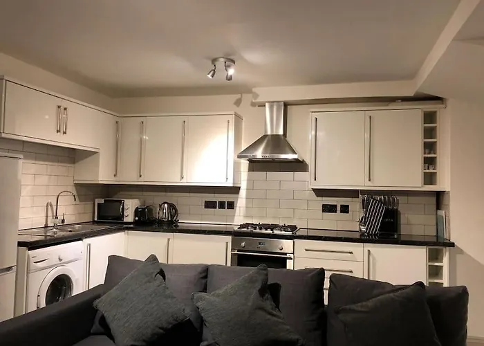 Modern 1 Bedroom Apartment Close To Penzance Town Centre.