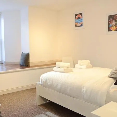 Modern 1 Bedroom Apartment Close To Penzance Town Centre. Exterior photo