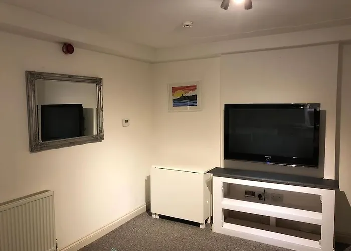 Modern 1 Bedroom Apartment Close To Penzance Town Centre.