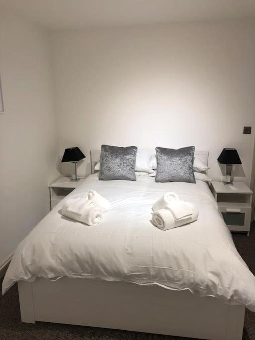 Apartment Modern 1 Bedroom Close To Town Centre.