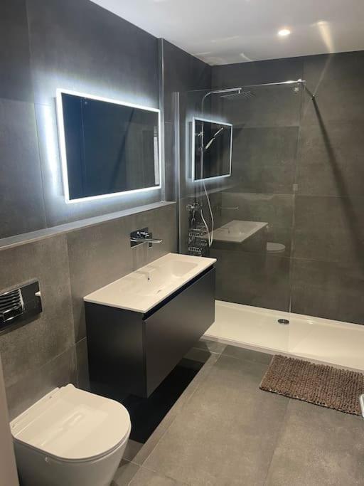 Modern 1 Bedroom Close To Town Centre. Apartment Penzance