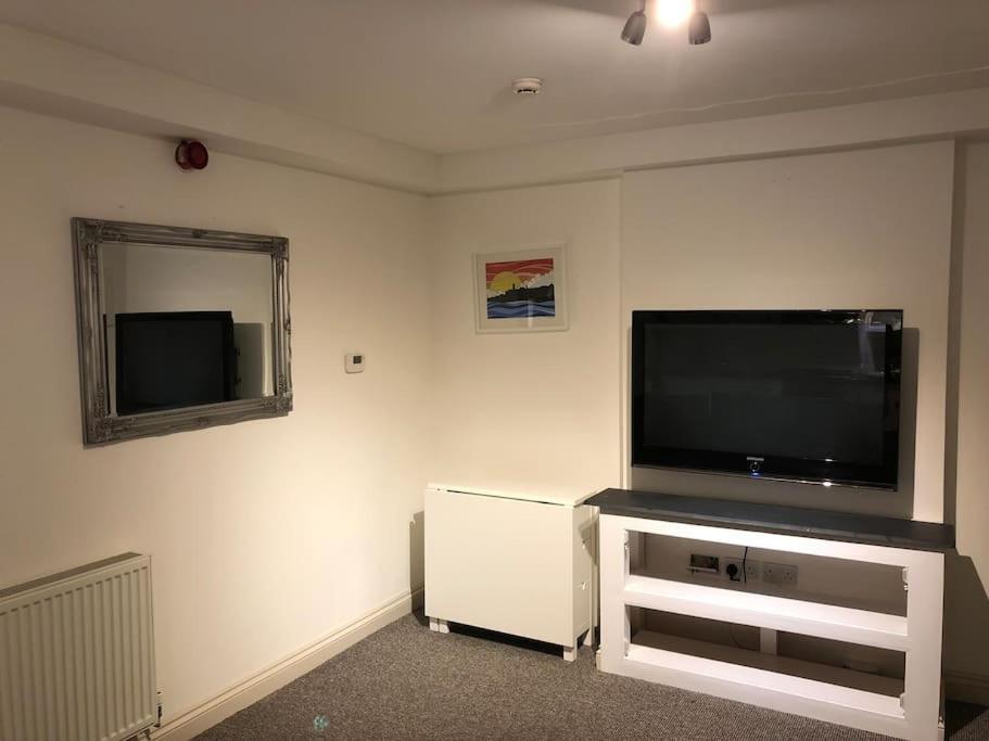 Modern 1 Bedroom Close To Town Centre. * Penzance