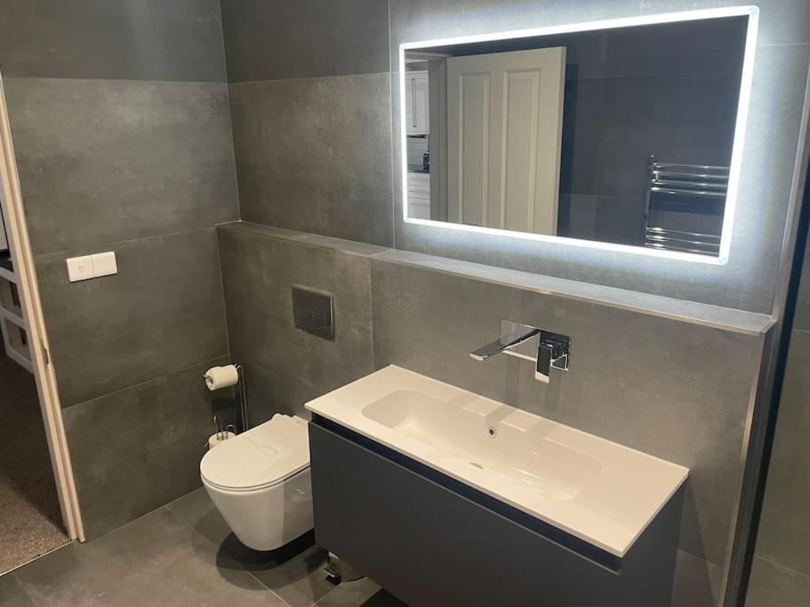 Modern 1 Bedroom Close To Town Centre. Apartment Penzance